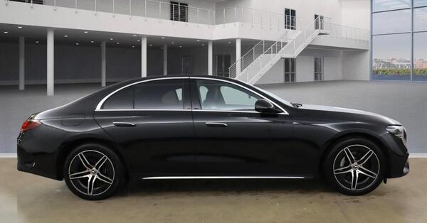 Mercedes-Benz E-Class view 4