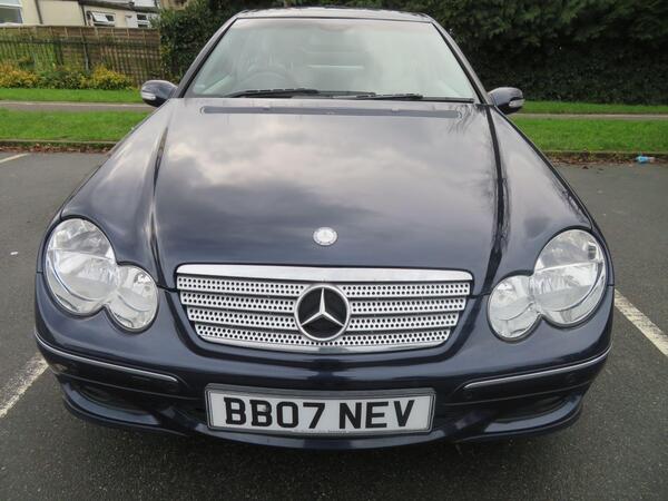 Mercedes-Benz C-Class view 3