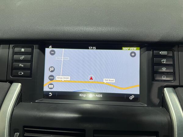 Land Rover Discovery Sport view 4