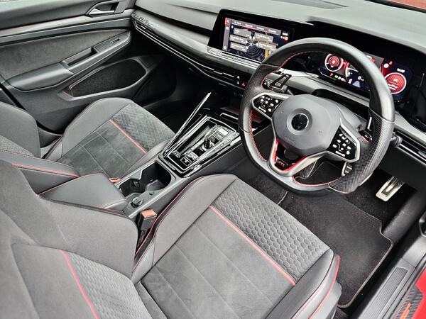 Volkswagen Golf view 4