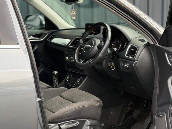 Audi Q3 view 6