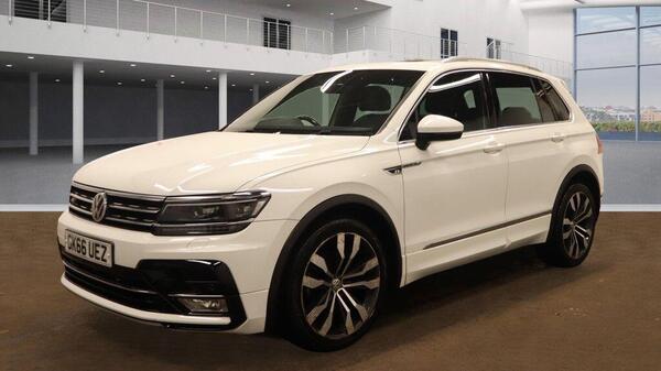 Volkswagen Tiguan view 2