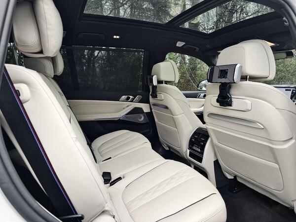 BMW X7 view 6