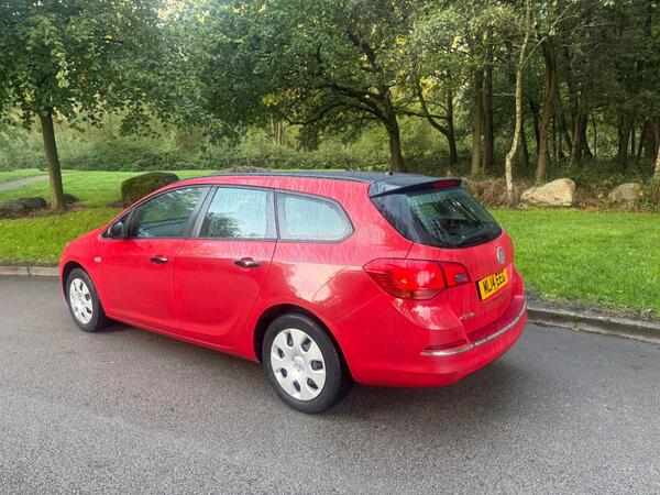2014 Vauxhall Astra 1.6 16V Design Sports Tourer Auto Euro 5 5dr