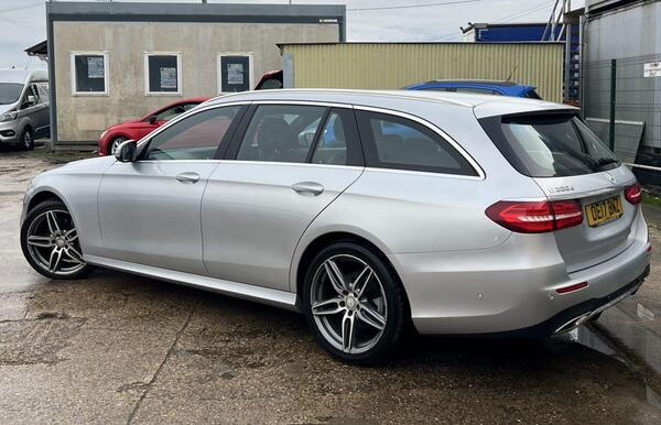 Mercedes-Benz E-Class view 4