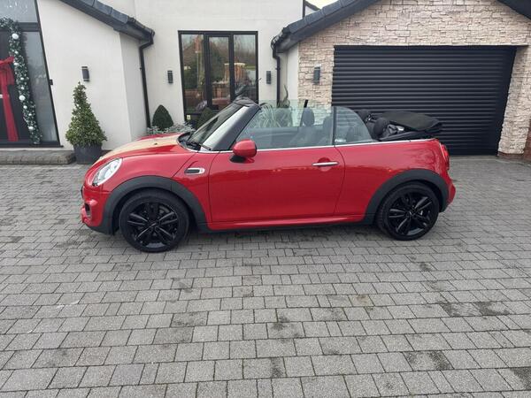 Mini Convertible view 2