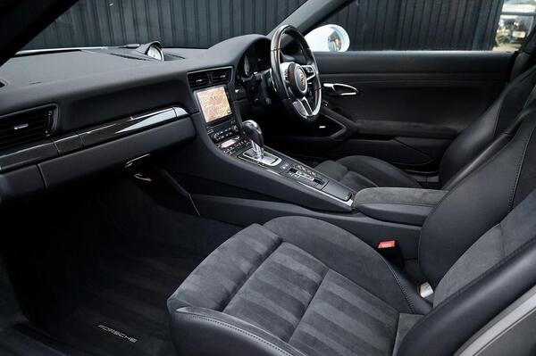 Porsche 911 view 3