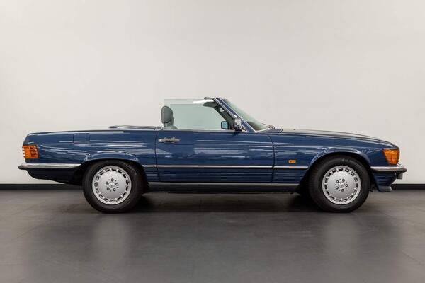 Mercedes-Benz SL view 7