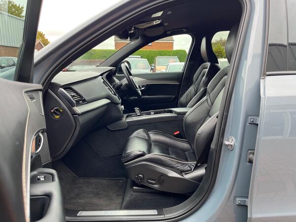 Volvo XC90 view 2
