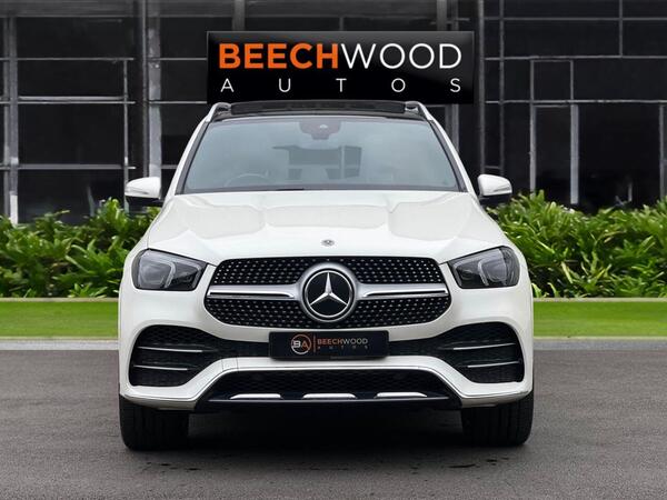 Mercedes-Benz E view 3