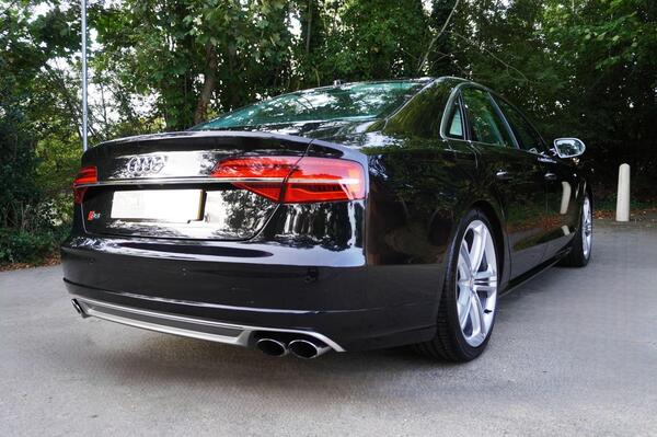 Audi S8 view 5