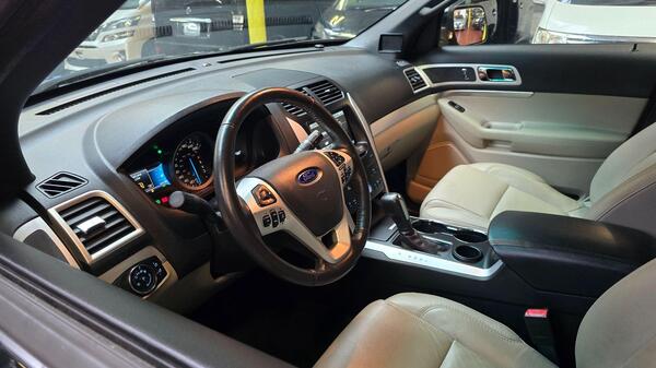Ford Explorer view 6