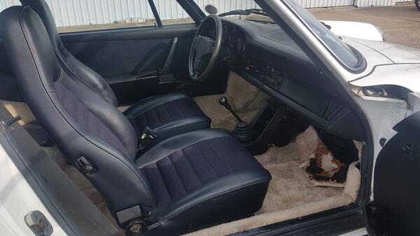 Porsche 911 view 7