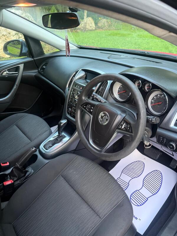 2014 Vauxhall Astra 1.6 16V Design Sports Tourer Auto Euro 5 5dr
