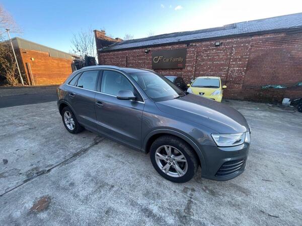 Audi Q3 view 5