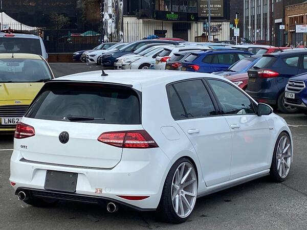 Volkswagen Golf view 3