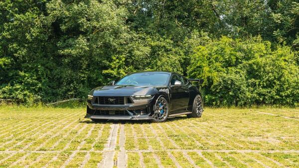 Ford Mustang view 2