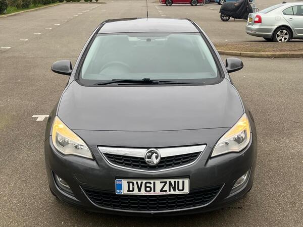 Vauxhall Astra view 4