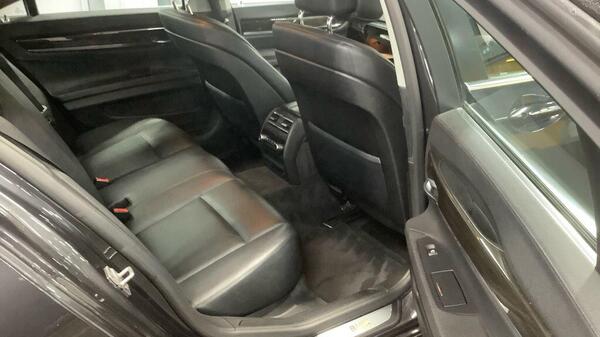 BMW 7 Series view 3