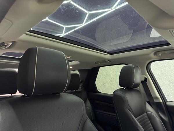 Land Rover Discovery view 5