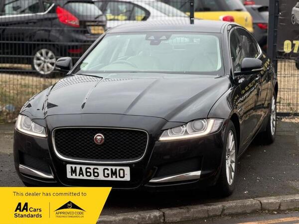 Jaguar XF view 3