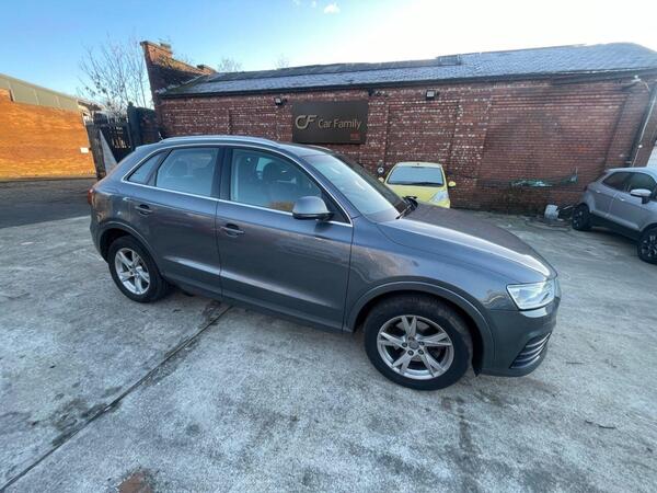 Audi Q3 view 4