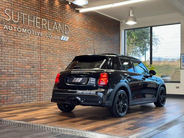 Mini Hatch view 6