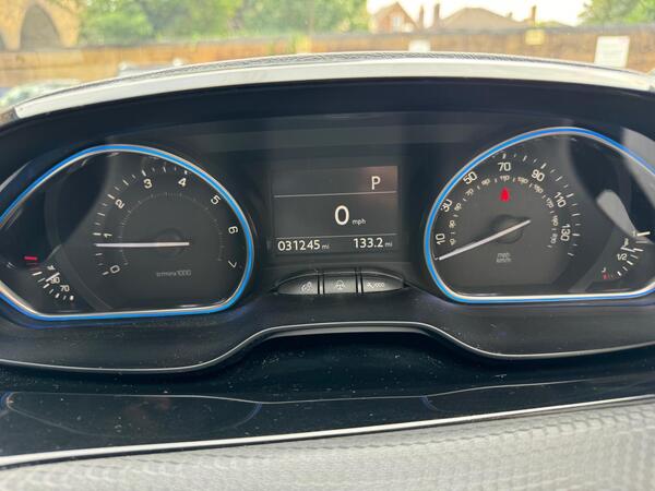 Peugeot 2008 view 6