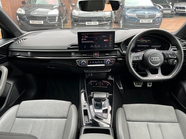 Audi A4 view 4