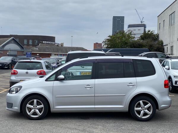 Volkswagen Touran view 4