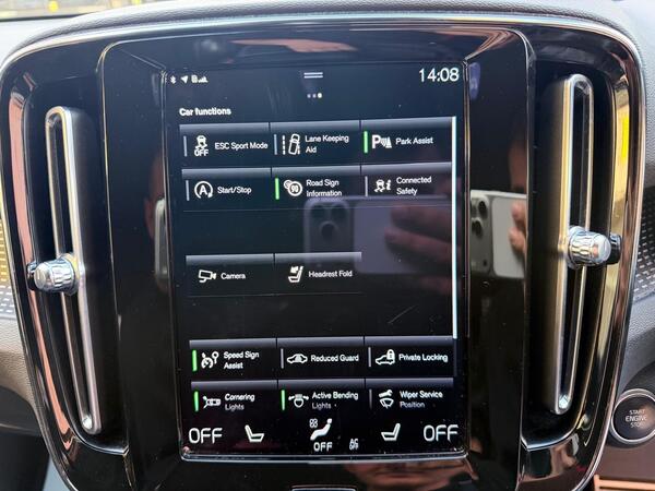 2020 Volvo XC40 2.0 B4 MHEV R-Design Pro Auto Euro 6 (s/s) 5dr