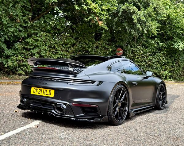 Porsche 911 view 3