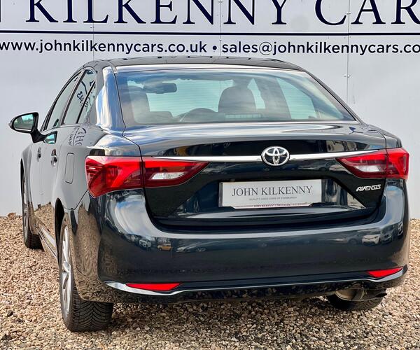Toyota Avensis view 4