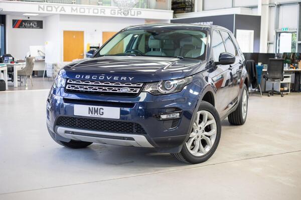 Land Rover Discovery Sport view 5