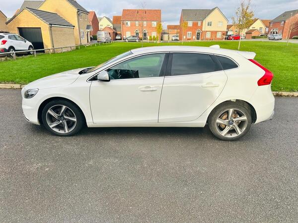 Volvo V40 view 2