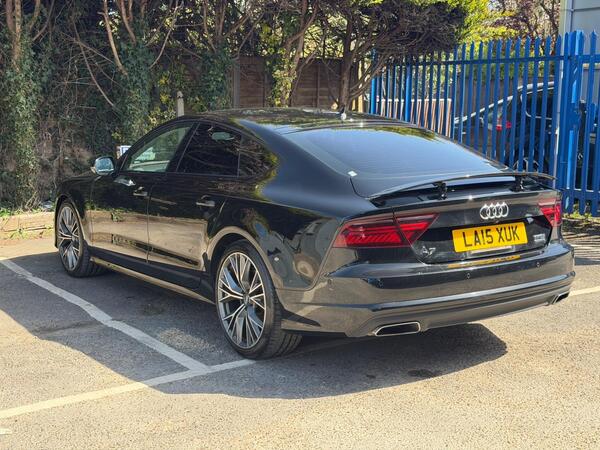 Audi A7: Rear Left