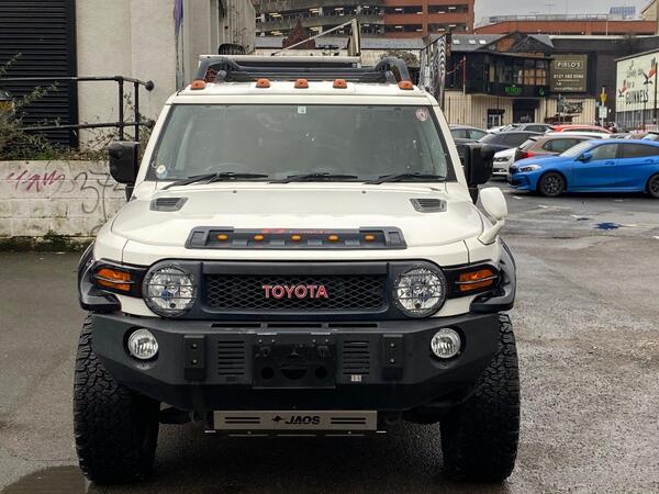Toyota FJ Cruiser view 2
