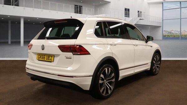 Volkswagen Tiguan view 4