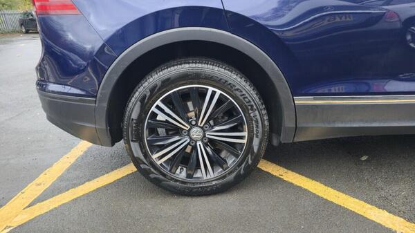 Volkswagen Tiguan view 5