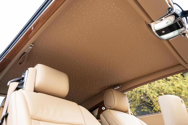 Rolls-Royce Phantom view 6