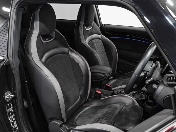 Mini Hatch view 3