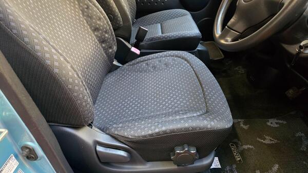 Toyota Yaris Verso view 7