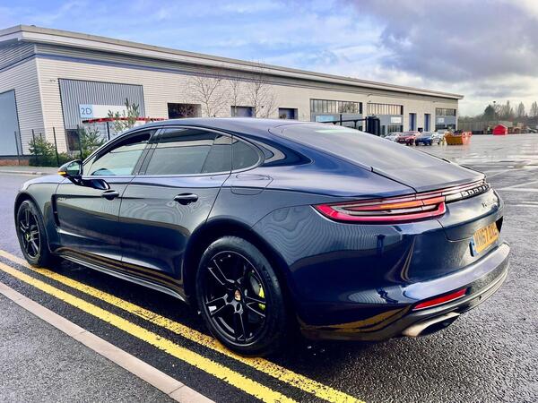 Porsche Panamera view 4