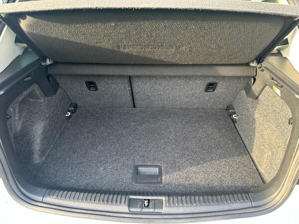 Volkswagen Polo view 6