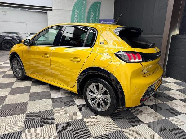 Peugeot E-208 view 5