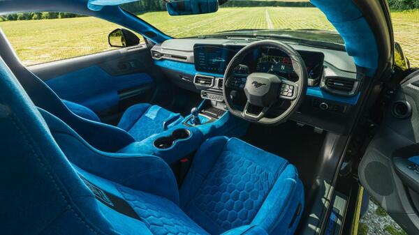 Ford Mustang view 5