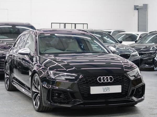 Audi RS4 view 5