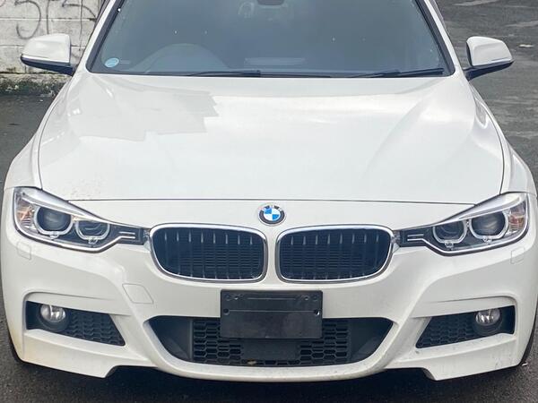 BMW 3 Series view 4