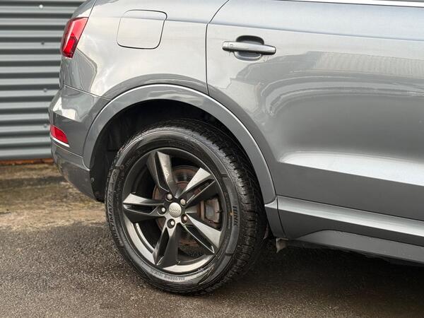 Audi Q3 view 5