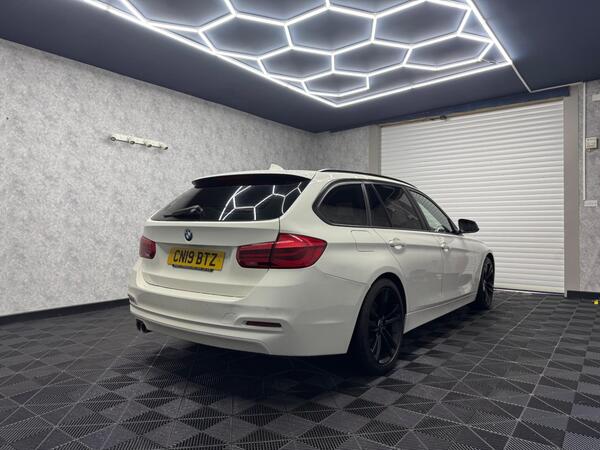 BMW 3 Series view 4